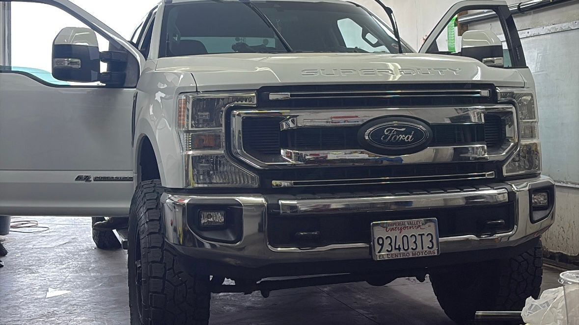 White Super Duty truck build