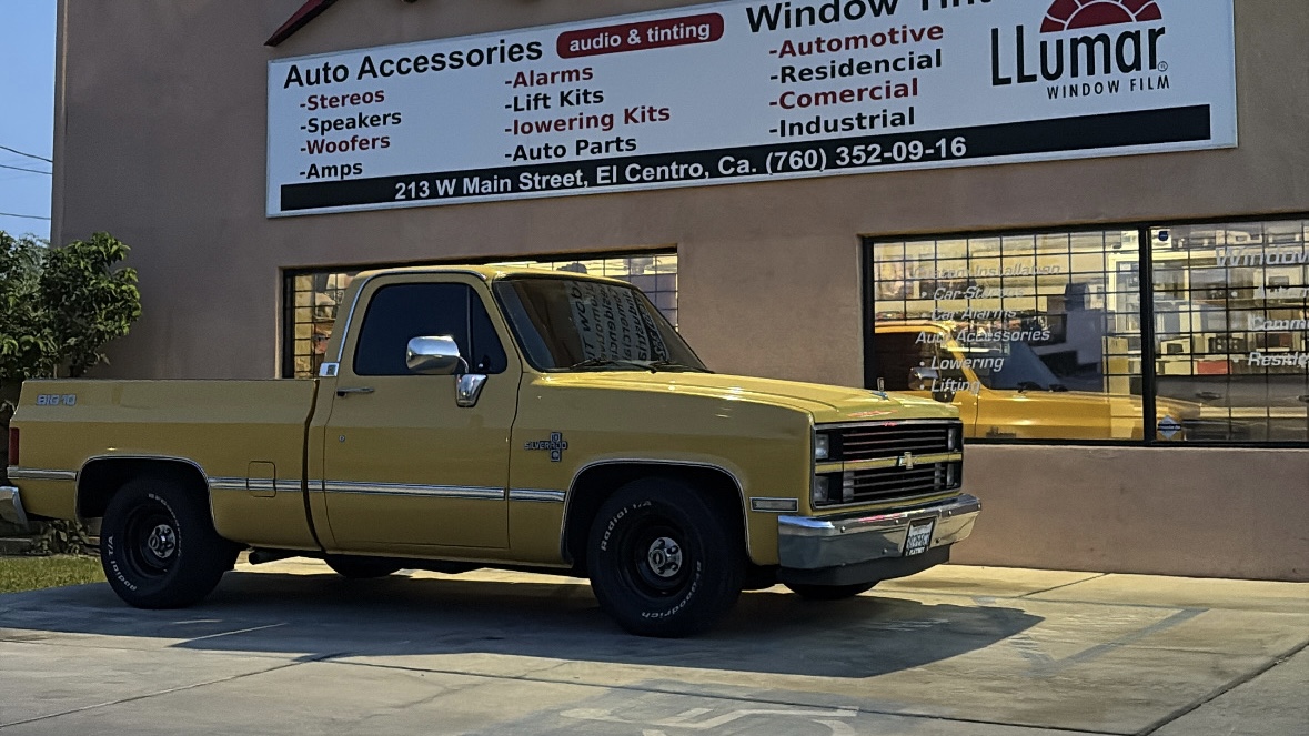 Window tinting service